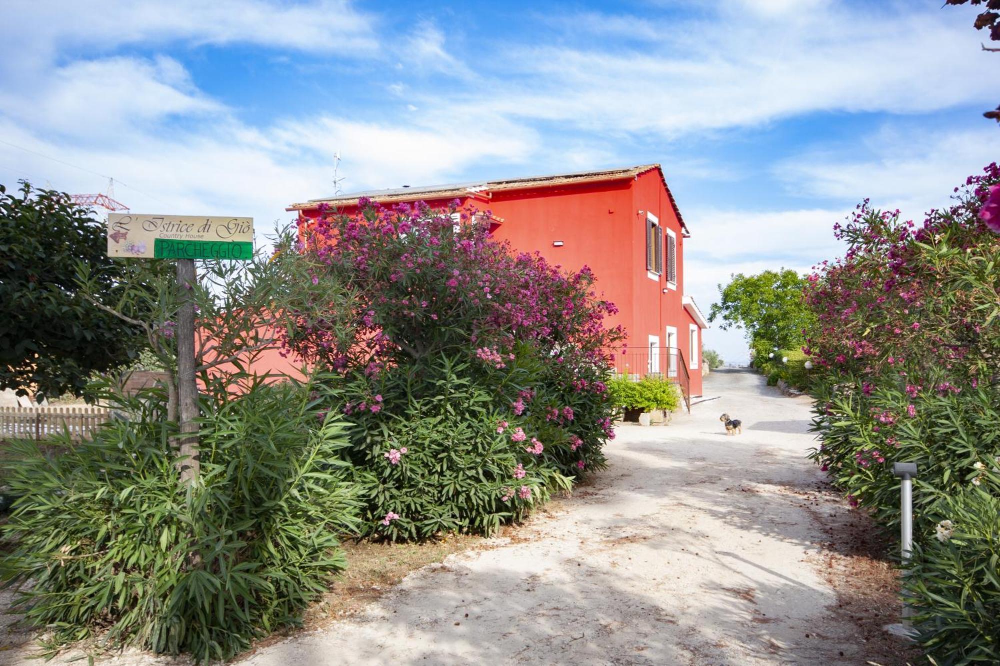 Agriturismo L'Istrice Di Gio 蒙塔尔托迪卡斯特罗 外观 照片
